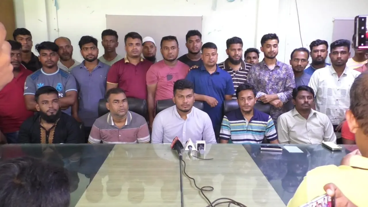 সংবাদ সম্মেলন করেন জেলা ছাত্রদলের সাবেক সহসভাপতি সুলতান। ছবি : কালবেলা
