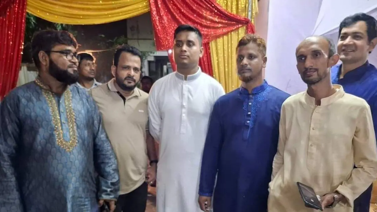 বিয়ে বাড়িতে ছাত্র আন্দোলনের অন্যতম সমন্বয়ক হাসনাত আব্দুল্লাহ। ছবি : সংগৃহীত