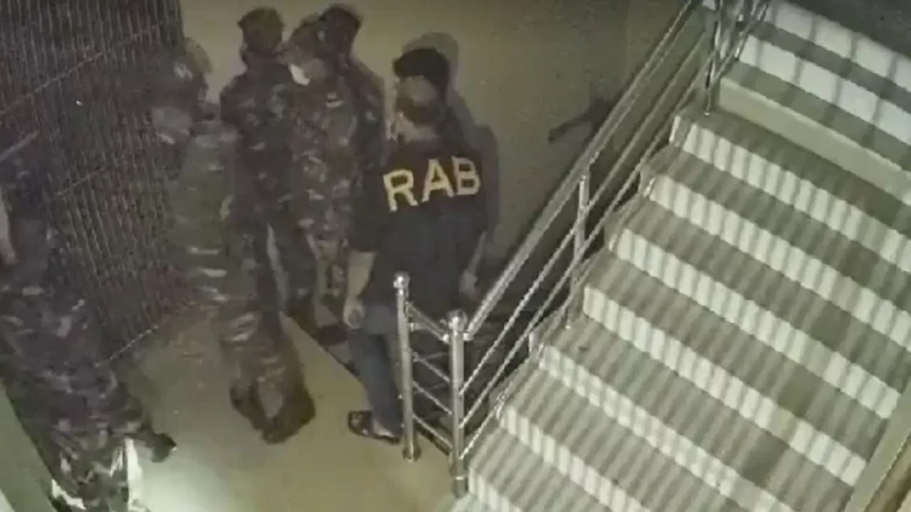 সেনা ও র‍্যাবের পোশাক পরে ডাকাতির ঘটনায় ছয়জনকে সাত দিনের রিমান্ড দিয়েছেন আদালত। ছবি : সংগৃহীত