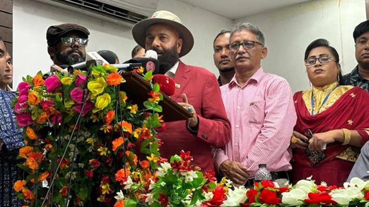 বক্তব্য দেন লন্ডন বিএনপি সভাপতি এমএ মালেক। ছবি : সংগৃহীত