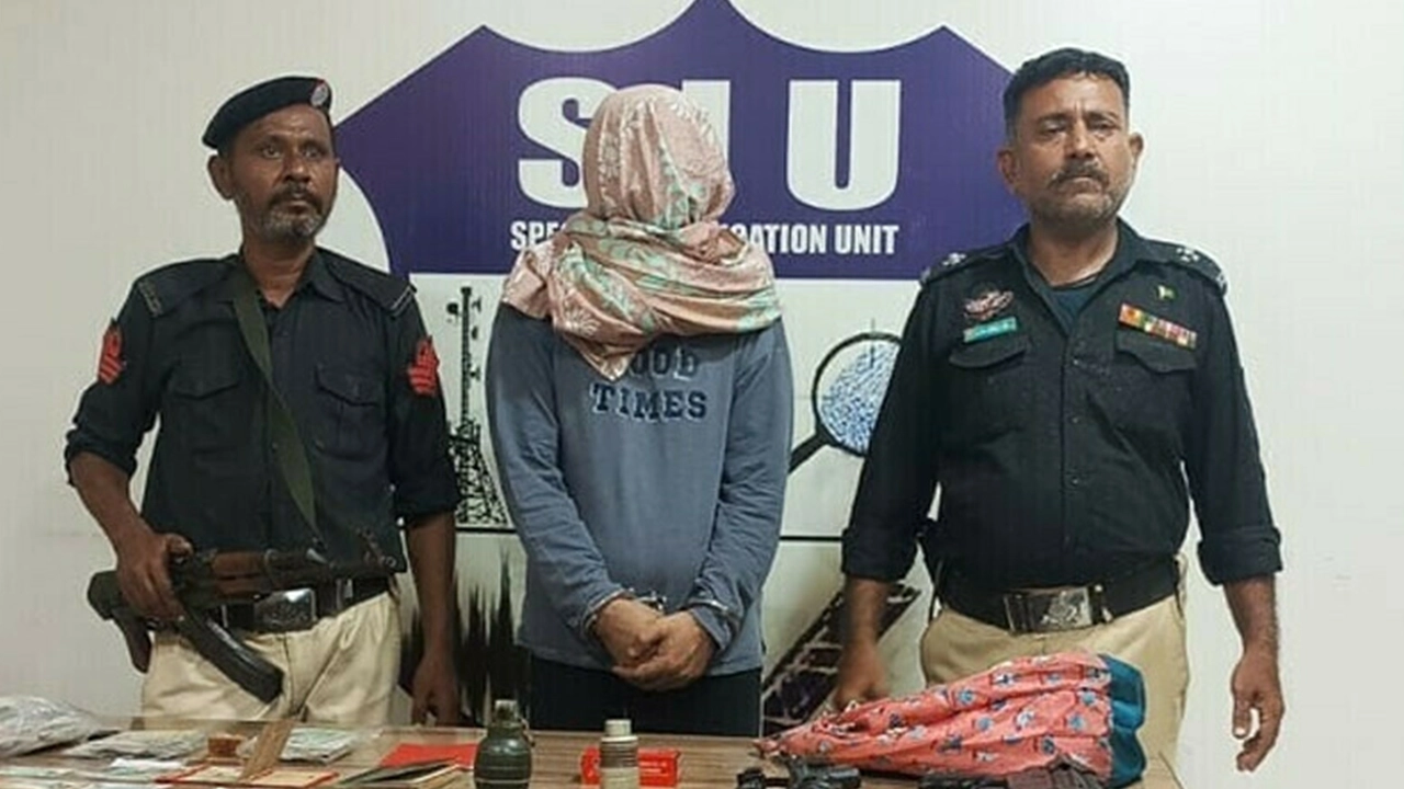 গ্রেপ্তার সন্দেহভাজন ভারতীয় গোয়েন্দা। ছবি : সংগৃহীত