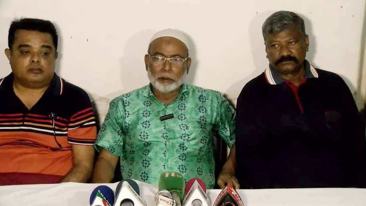 বক্তব্য দেন জাতীয় পার্টির কো-চেয়ারম্যান ও রংপুর সিটি করপোরেশনের সাবেক মেয়র মোস্তাফিজার রহমান মোস্তফা। ছবি : সংগৃহীত