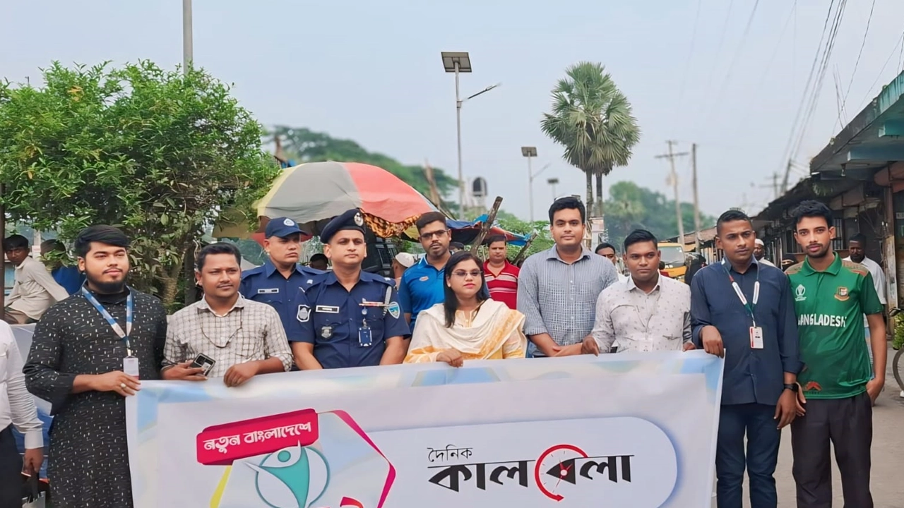 কালবেলার প্রতিষ্ঠাবার্ষিকী ও তৃতীয় বর্ষে পদার্পণ উপলক্ষে বর্ণাঢ্য র‍্যালিতে অতিথিরা। ছবি : কালবেলা