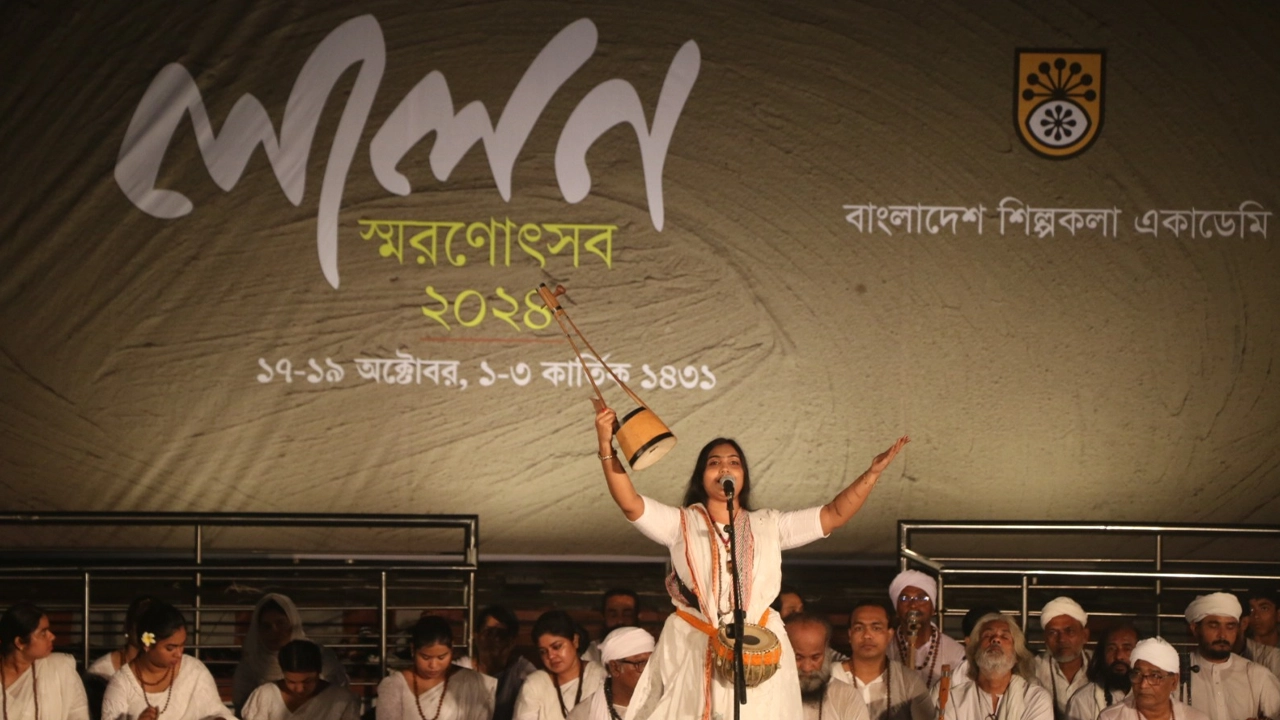 বাংলাদেশ শিল্পকলা একাডেমির নন্দনমঞ্চে ২য় দিনের পরিবেশনায় ‘মানুষ ভজলে সোনার মানুষ হবি’ অনুষ্ঠান। ছবি : কালবেলা