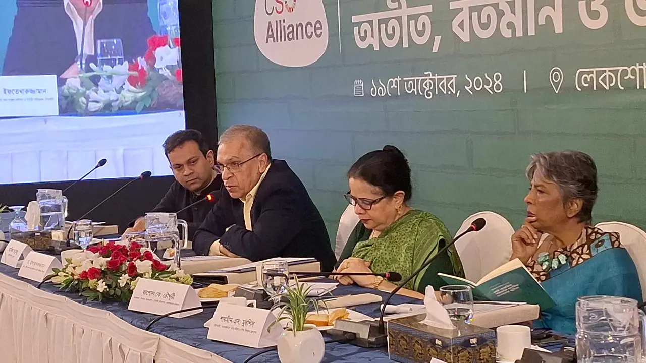 রাজধানীর গুলশানে লেকশোর হোটেলে জাতীয় পরামর্শ সভায় ইফতেখারুজ্জামান। ছবি : কালবেলা