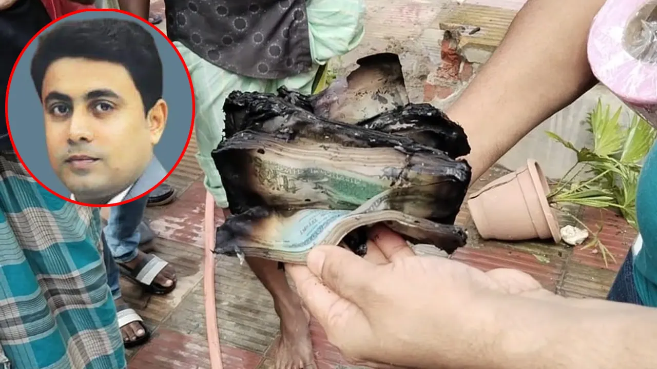ইউএনও’র বাসভবনে সিন্দুক ভরা পোড়া টাকা। ছবি : সংগৃহীত