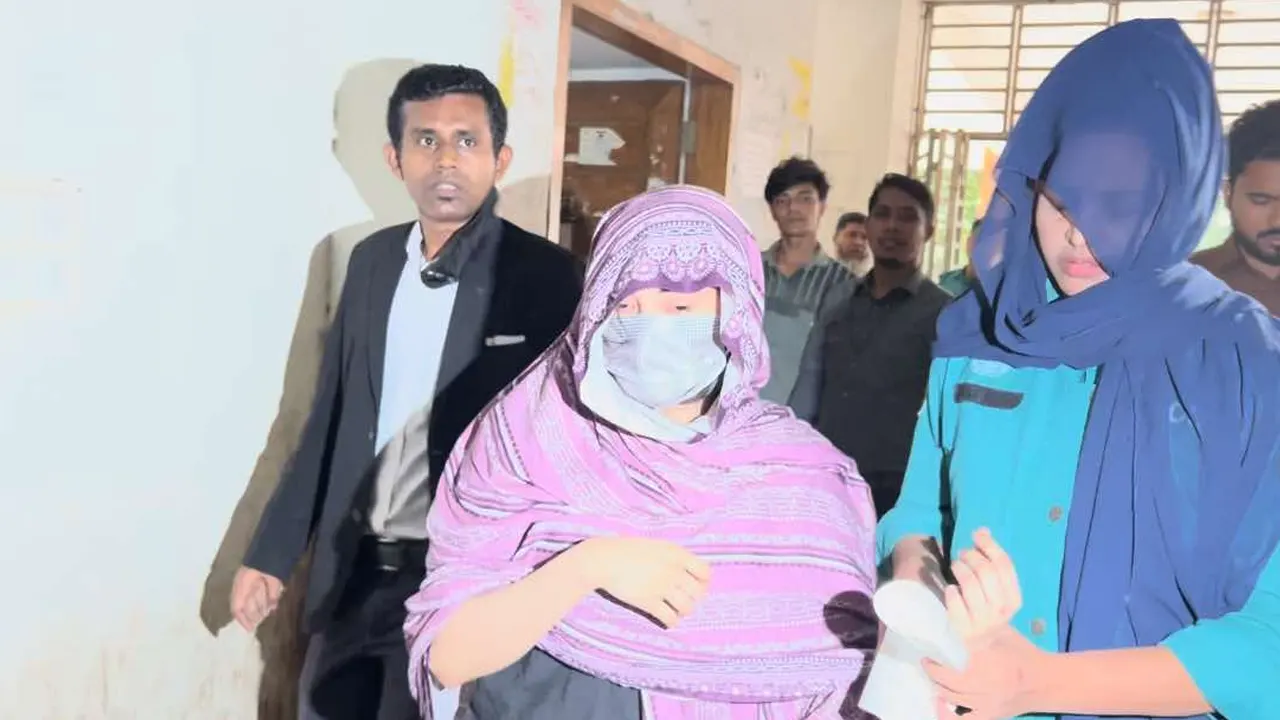 আদালতে দিনাত জাহান আদর। ছবি : কালবেলা