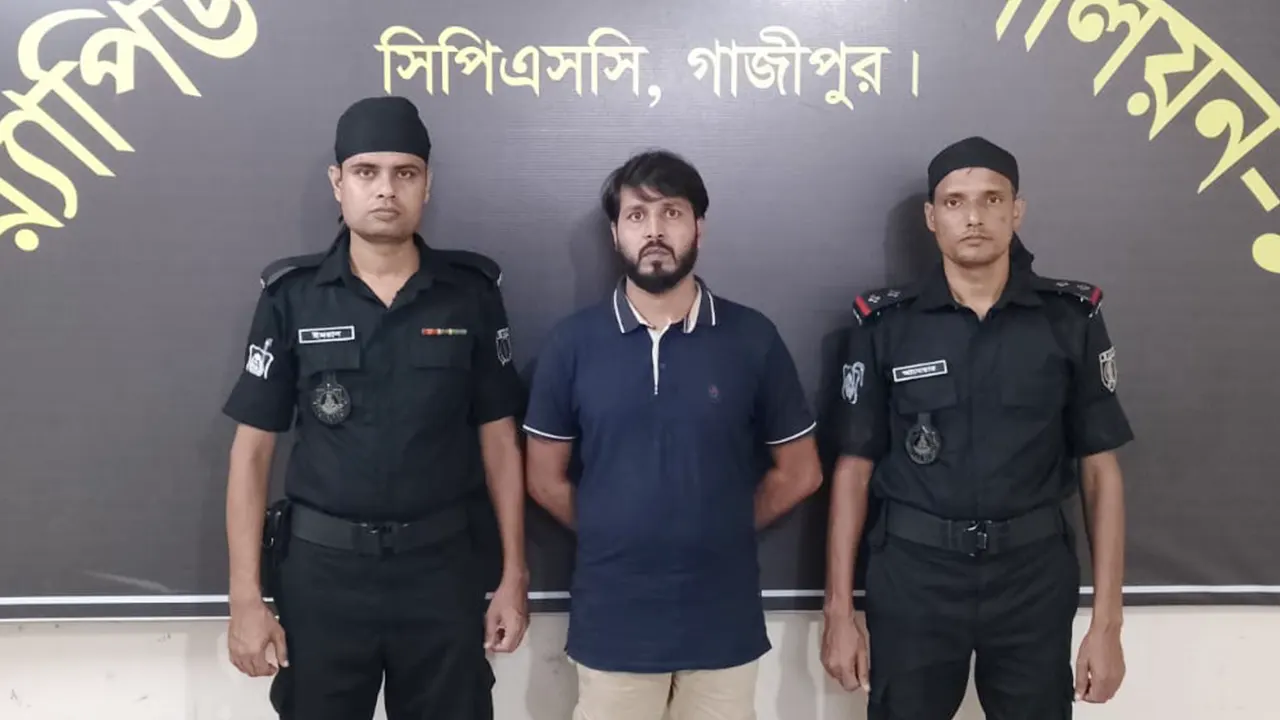 স্ত্রী ও শাশুড়িকে আগুনে পুড়িয়ে হত্যায় মো. রাহিল রানা ওরফে তানভীরকে গ্রেপ্তার করে র‌্যাব। ছবি : কালবেলা