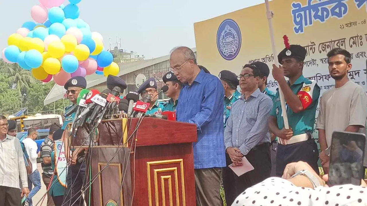 ট্রাফিক পক্ষ উদ্বোধনকালে বক্তব্য দিচ্ছেন অন্তর্বর্তী সরকারের স্বরাষ্ট্র উপদেষ্টা জাহাঙ্গীর আলম। ছবি : সংগৃহীত