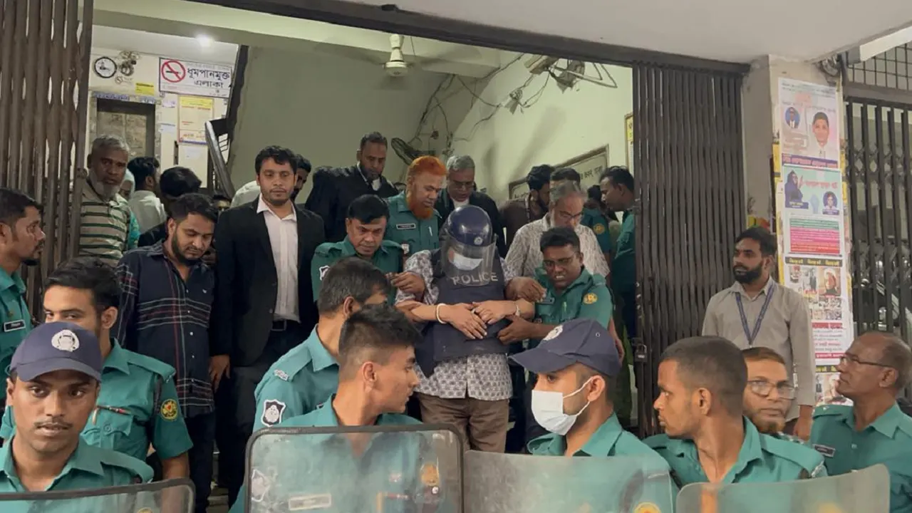 সাবেক প্রবাসী কল্যাণমন্ত্রী ইমরান আহমদকে তিন দিনের রিমান্ড আদেশ দিয়েছেন আদালত। ছবি : কালবেলা