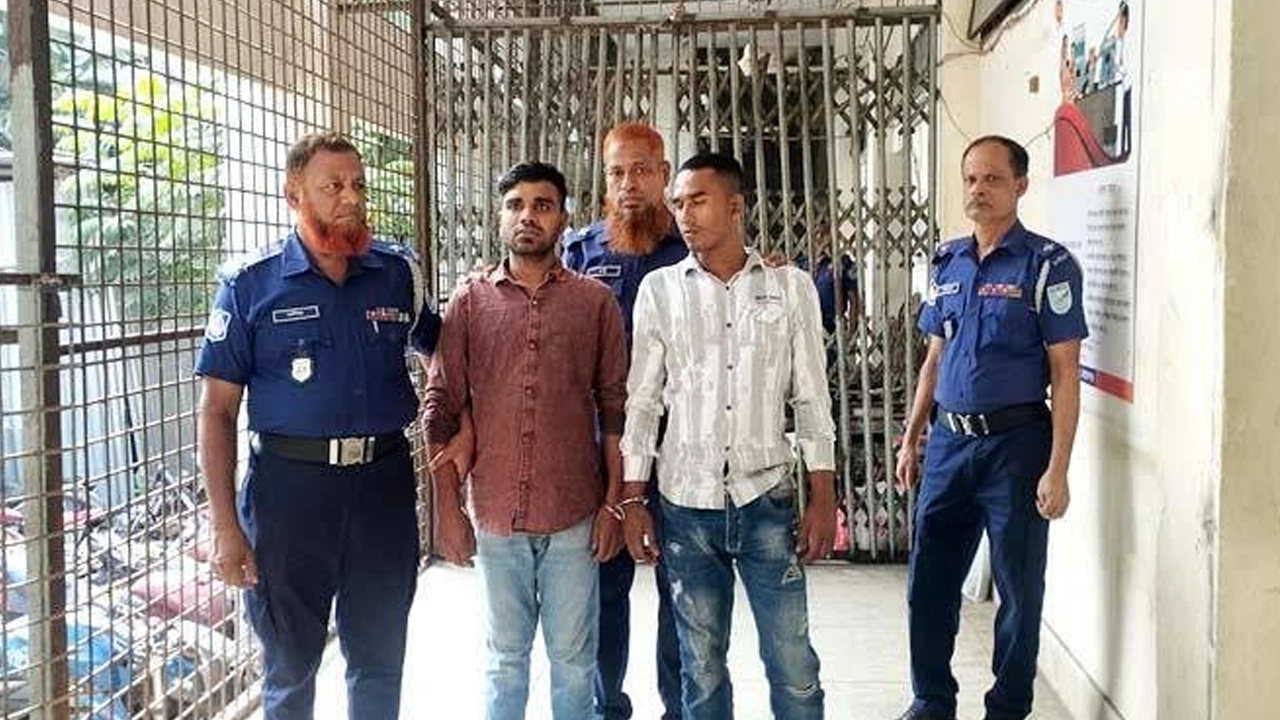 নারায়ণগঞ্জে সেনাসদস্য হত্যা মামলায় মৃত্যুদণ্ডপ্রাপ্ত তিনজনের মধ্যে দুই আসামি। ছবি : কালবেলা