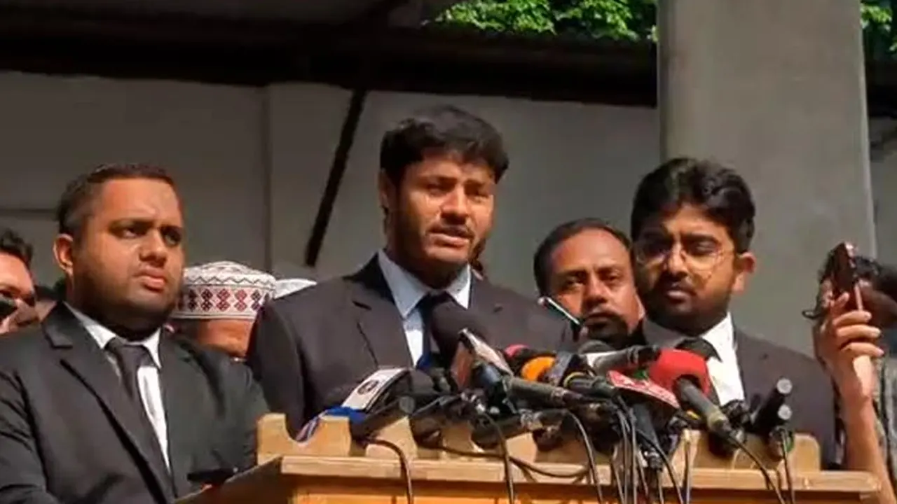 সাংবাদিকদের ব্রিফিংকালে আব্দুল্লাহ আল মামুন। ছবি : কালবেলা