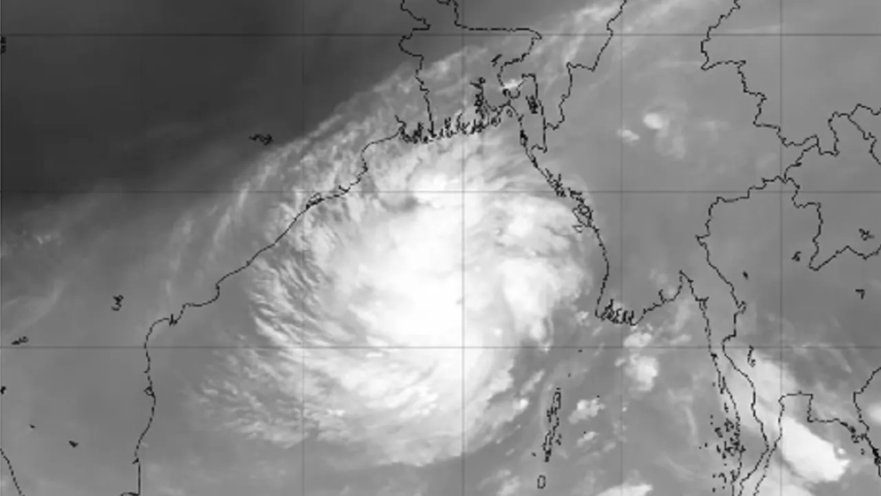 যে পথে এগোতে পারে ঘূর্ণিঝড় ‘দানা’। ছবি : সংগৃহীত