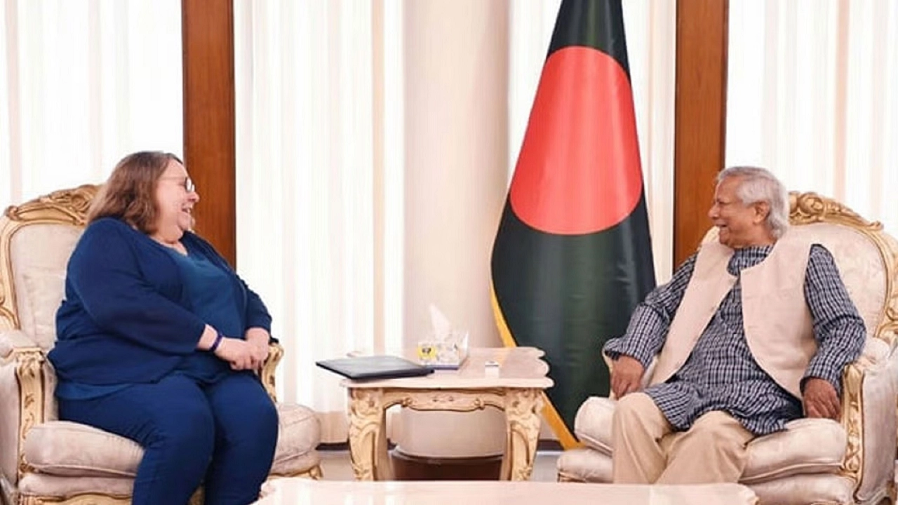 প্রধান উপদেষ্টার সঙ্গে সাক্ষাৎ করেন হেলেন লাফেভ। ছবি : সংগৃহীত