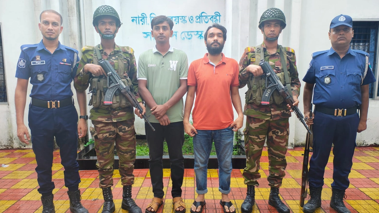 নাশকতা মামলায় যবিপ্রবিতে সেনাবাহিনীর হাতে আটক দুই ছাত্রলীগ নেতা। ছবি : সংগৃহীত