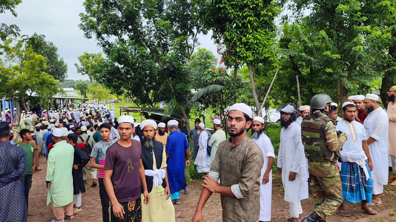 নাটোরে তাবলিগের দুগ্রুপের সংঘর্ষ। ছবি : কালবেলা