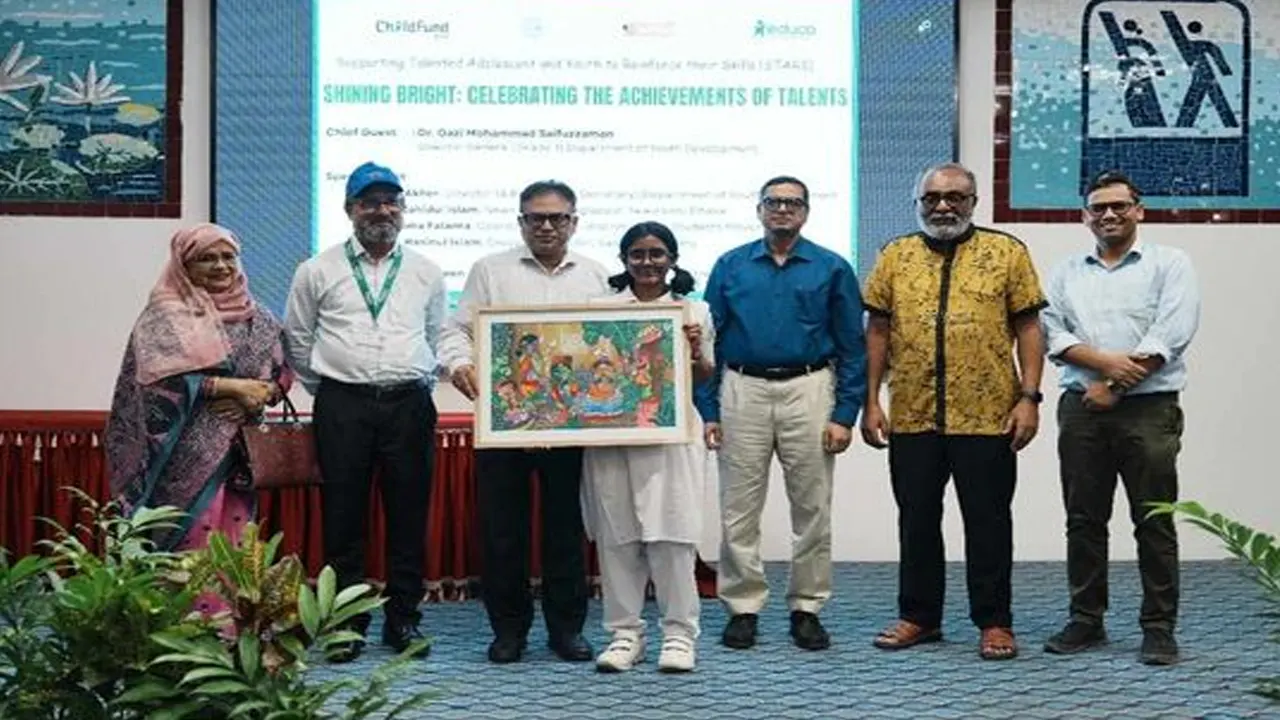 যুব উন্নয়ন অধিদপ্তর সম্মেলনকক্ষে পুরস্কার বিতরণ। ছবি : সংগৃহীত