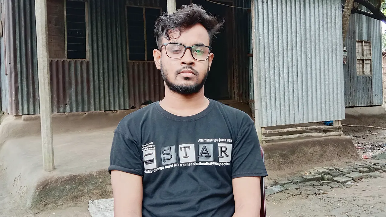 বৈষম্যবিরোধী ছাত্র আন্দোলনে চোখ হারানো আমির হামজা। ছবি : কালবেলা