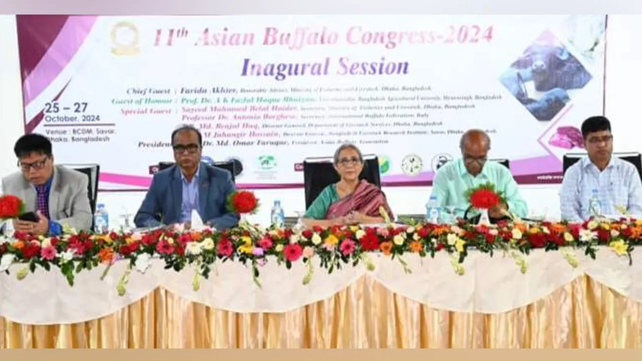 মৎস্য ও প্রাণিসম্পদ উপদেষ্টা ফরিদা আখতারসহ অন্য অতিথিরা । ছবি : কালবেলা