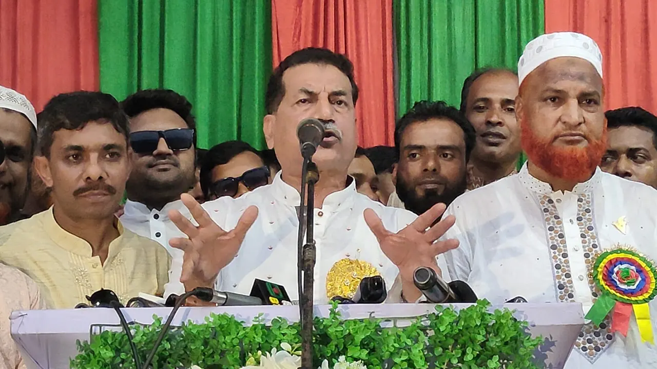 নরসিংদীতে ইউনিয়ন বিএনপির কর্মী সমাবেশে বক্তব্য দেন বিএনপির যুগ্ম মহাসচিব খায়রুল কবির খোকন। ছবি : কালবেলা