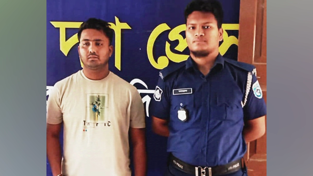 গ্রেপ্তার ছাত্রলীগ নেতা মেহেদী হাসান সিজু। ছবি : কালবেলা