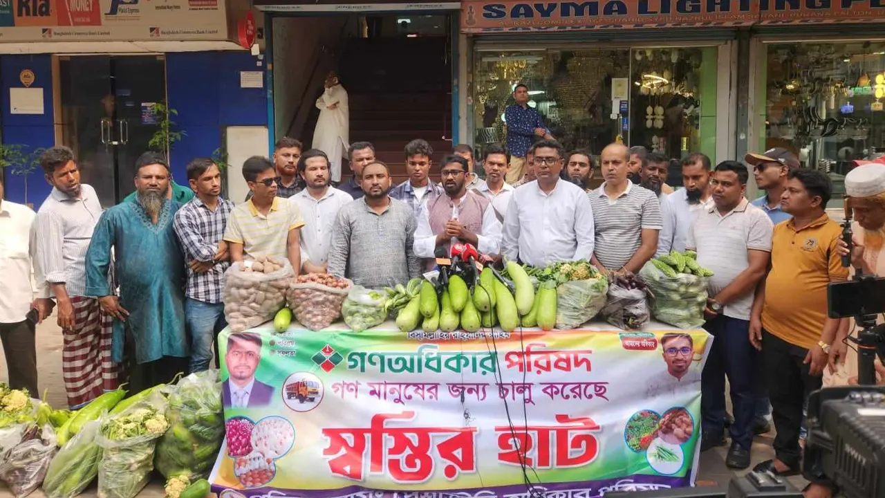 রাজধানীতে স্বস্তির হাট। ছবি : কালবেলা