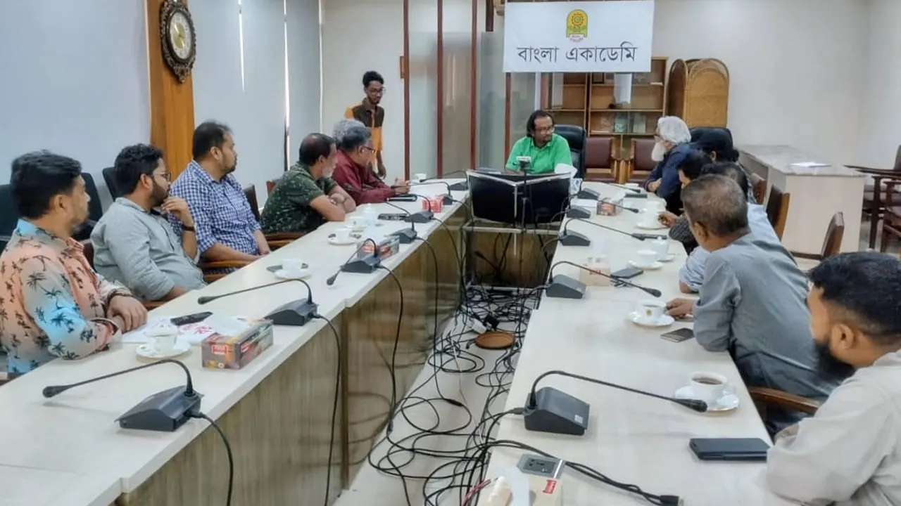 বাংলা একাডেমির মহাপরিচালক ড. মোহাম্মদ আজমের সঙ্গে প্রকাশকদের সৌজন্য সাক্ষাৎ। ছবি : কালবেলা
