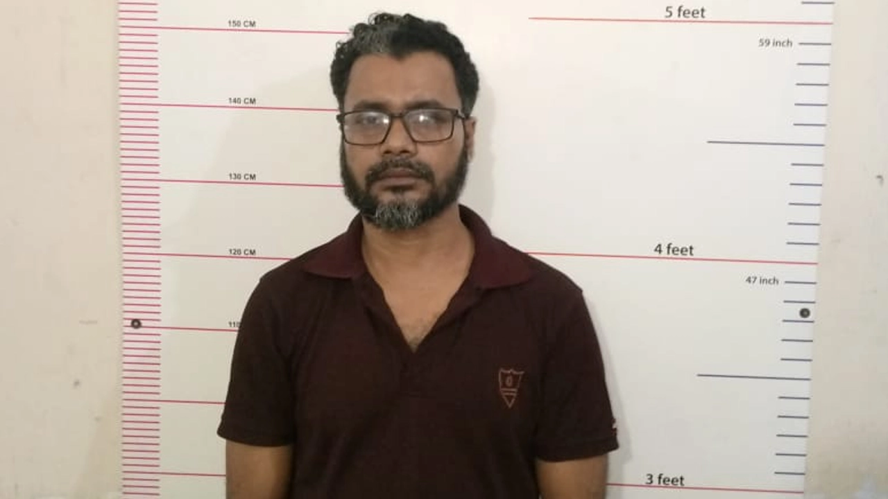 গ্রেপ্তার রইচ মোল্লা। ছবি : কালবেলা