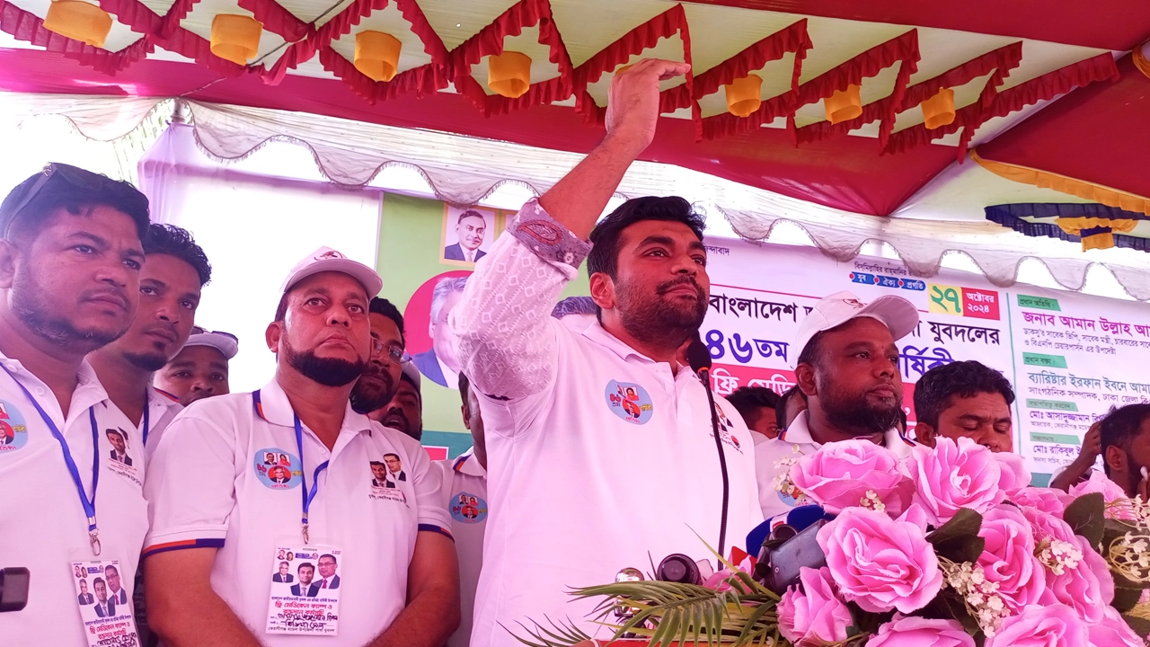 আলোচনা সভায় বক্তব্য রাখেন ব্যারিস্টার ইরফান ইবনে আমান অমি। ছবি : কালবেলা
