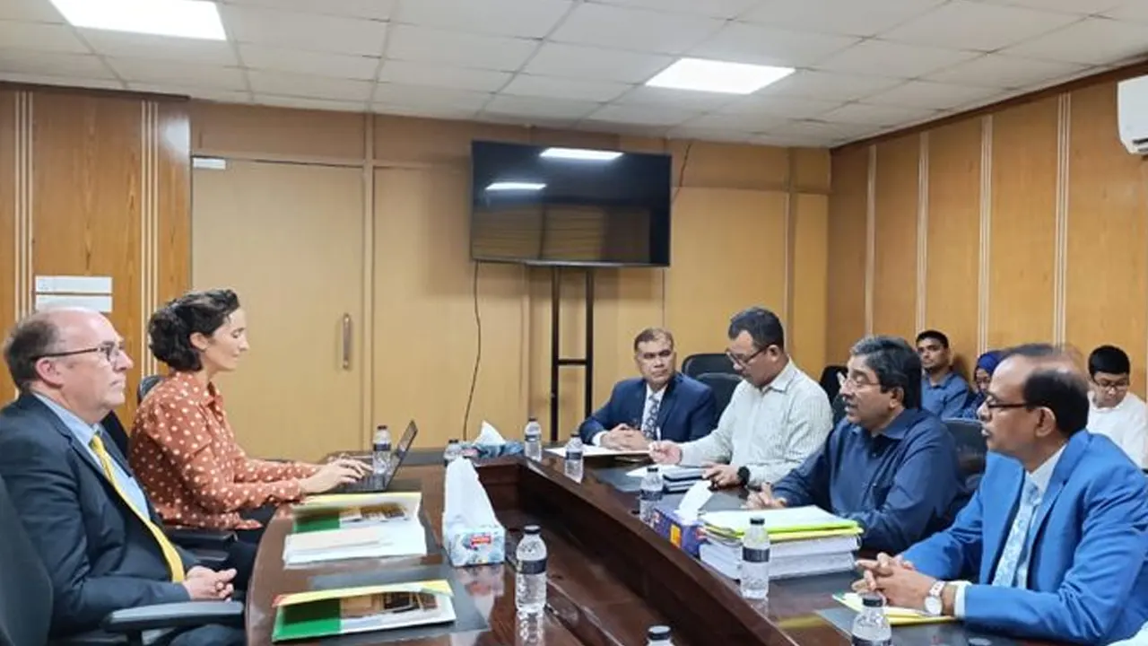 জাতীয় মানবাধিকার কমিশন কার্যালয়ে জাতিসংঘের ফ্যাক্ট ফাইন্ডিং প্রতিনিধি দল। ছবি : সংগৃহীত