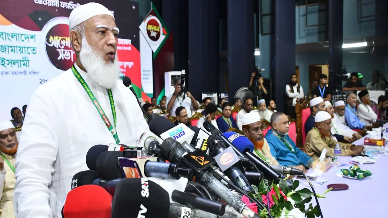 ২০০৬ সালের ২৮ অক্টোবরের নিহতদের স্মরণে আয়োজিত আলোচনা সভায় বক্তব্য দেন বাংলাদেশ জামায়াতে ইসলামীর আমির ডা. শফিকুর রহমান। ছবি : কালবেলা