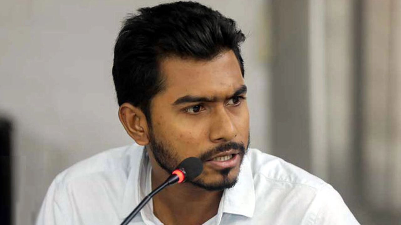 নুরুল হক নুর। পুরোনো ছবি