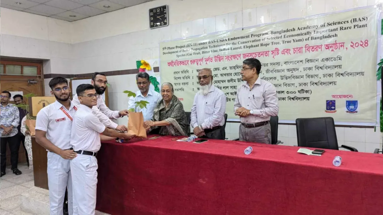 ঢাকা বিশ্ববিদ্যালয়ের উদ্ভিদবিজ্ঞান বিভাগের আয়োজিত অনুষ্ঠান। ছবি : কালবেলা