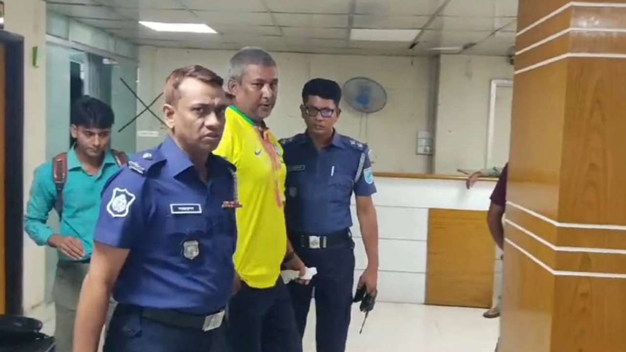 নারায়ণগঞ্জ প্রেস ক্লাবে হামলার ঘটনায় আটক হওয়া মাসুদ রানা রনি। ছবি : কালবেলা