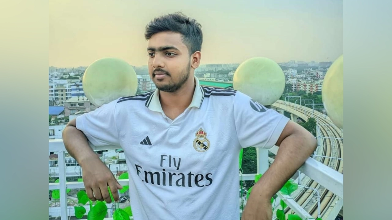 ভুক্তভোগী শিক্ষার্থী আশিকুজ্জামান বাপ্পি। ছবি : কালবেলা