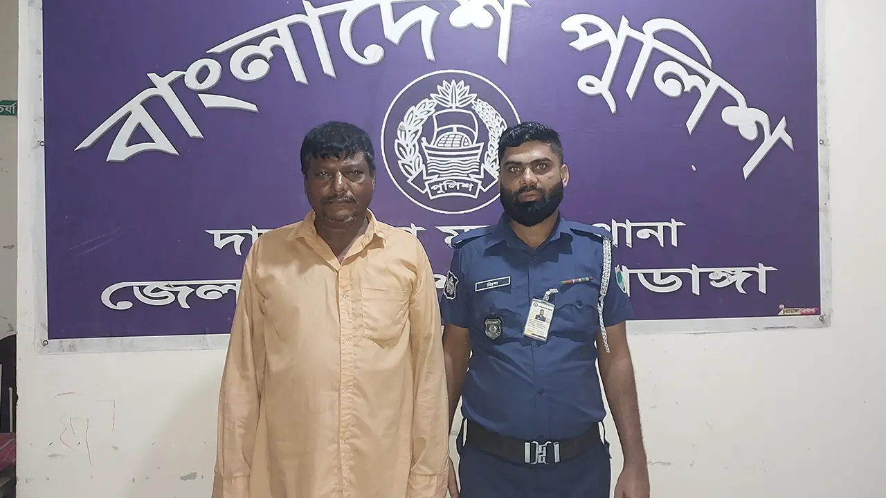 গ্রেপ্তারকৃত সোহরাব উদ্দীন। ছবি : কালবেলা