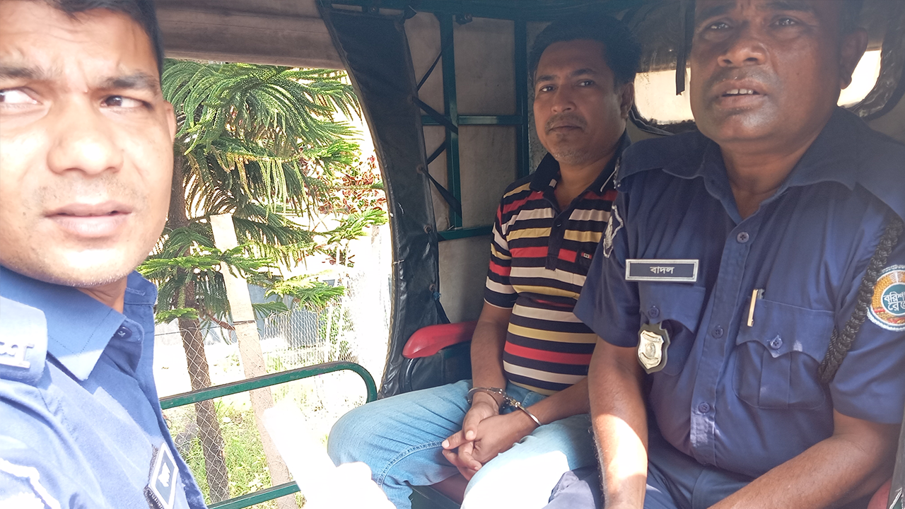 পিরোজপুরে ছাত্রলীগ নেতা বিপ্লব গ্রেপ্তার। ছবি : কালবেলা