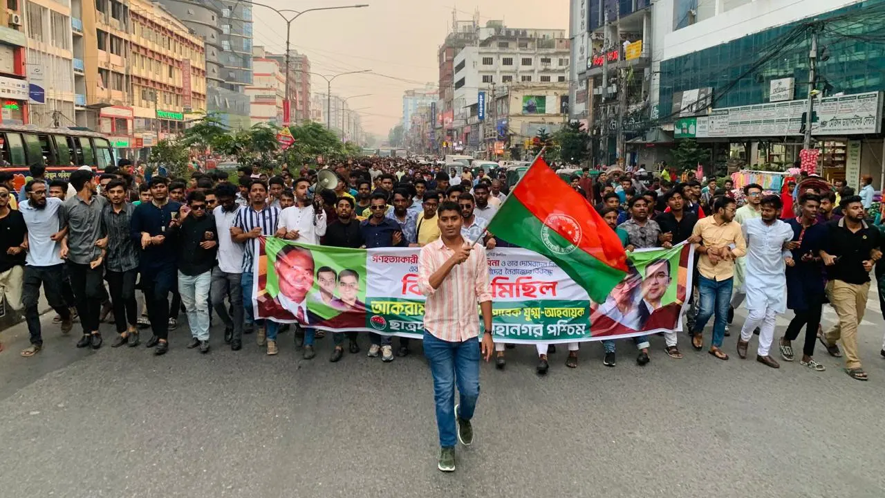 ছাত্রদলের মিছিলটি মিরপুরের টোলারবাগ থেকে শুরু হয়ে শিক্ষা অধিদপ্তরের সামনে গিয়ে শেষ হয়। ছবি : কালবেলা