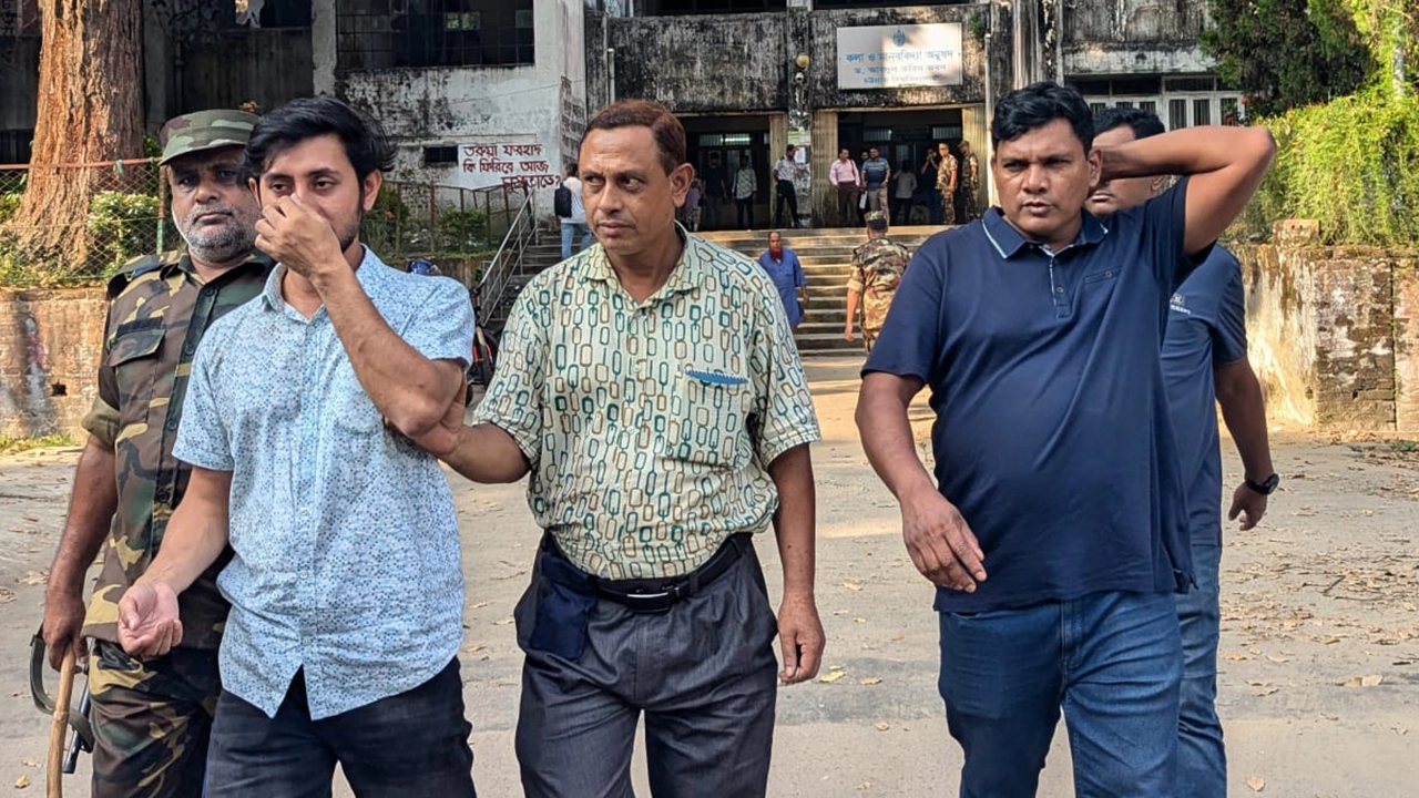 চট্টগ্রাম বিশ্ববিদ্যালয়ে এক শিক্ষার্থীকে ধর্ষণ ও যৌন হেনস্থার অভিযোগে ছাত্রলীগ নেতা গ্রেপ্তার। ছবি : কালবেলা