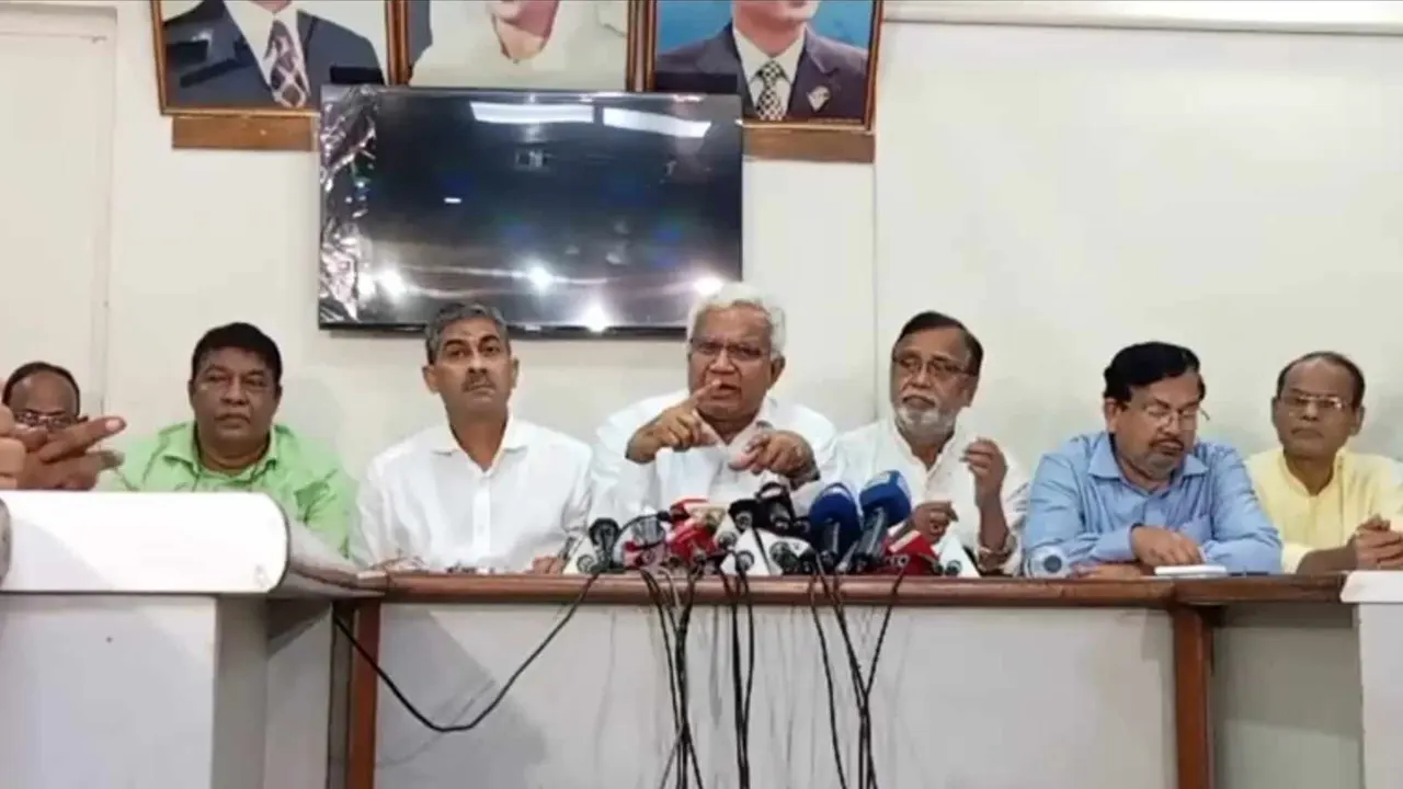 নয়াপল্টনে বিএনপির কেন্দ্রীয় কার্যালয়ে এক যৌথসভা বিএনপির স্থায়ী কমিটির সদস্য ডা. জাহিদ। ছবি : কালবেলা