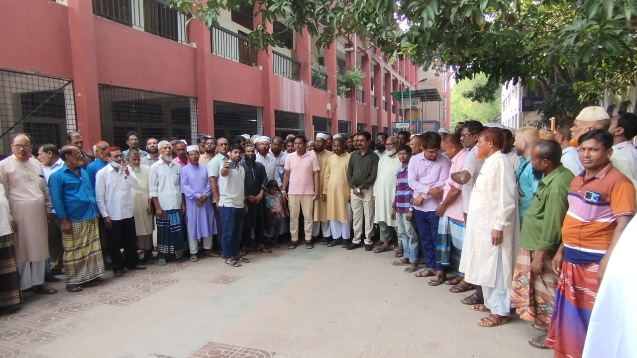 আদালতে উপস্থিত জামায়াতের নেতাকর্মীরা। ছবি : কালবেলা