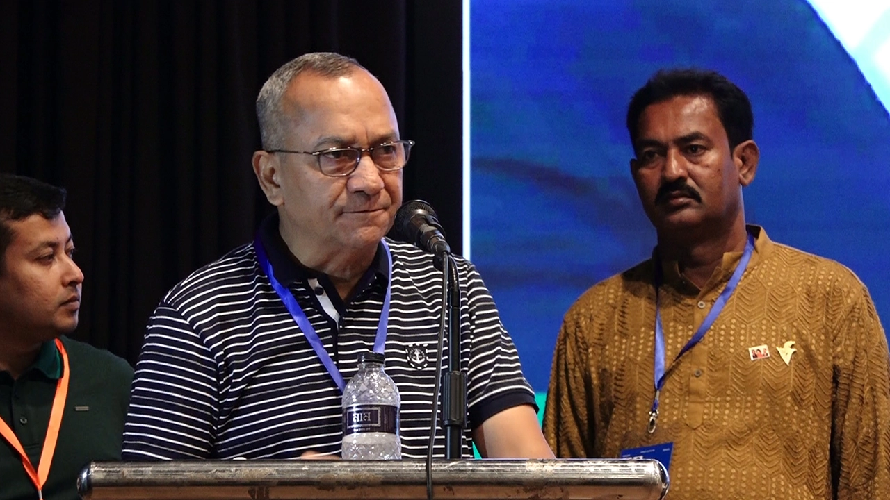 কুষ্টিয়া জেলা শিল্পকলা একাডেমি মিলোনায়তনে যৌথ কর্মীসভায় জাতীয়তাবাদী যুবদলের কেন্দ্রীয় সভাপতি আব্দুল মোনায়েম মুন্না। ছবি : কালবেলা