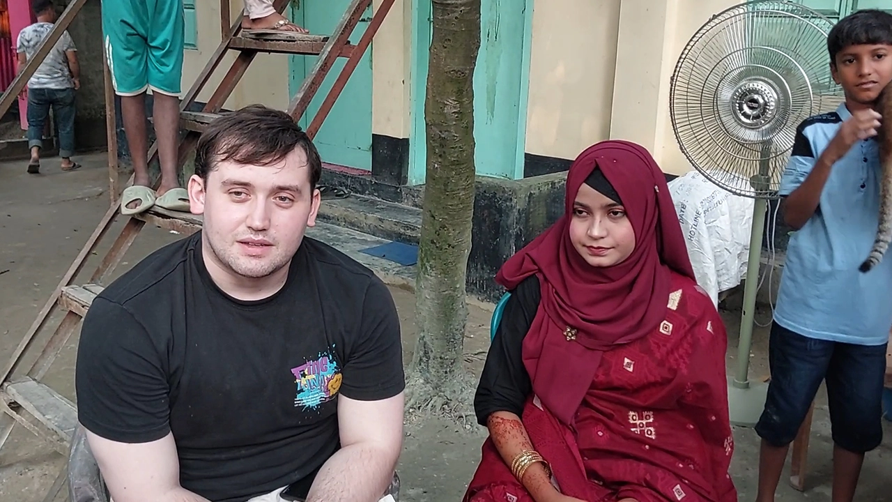 নববিবাহিত দম্পতি। ছবি : কালবেলা