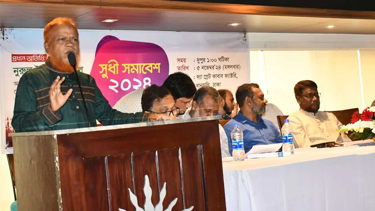 ন্যাশনাল ডক্টরস ফোরামের সমাবেশে বক্তব্য দেন জামায়াতে ইসলামীর কেন্দ্রীয় নির্বাহী পরিষদের সদস্য ঢাকা মহানগরী দক্ষিণের আমির মো. নুরুল ইসলাম বুলবুল। ছবি : কালবেলা