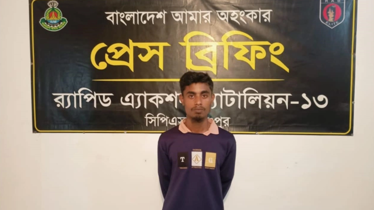 পুলিশ কনস্টেবলকে হত্যার প্রধান অভিযুক্ত ট্রাকচালক রিপন মিয়া গ্রেপ্তার। ছবি : কালবেলা