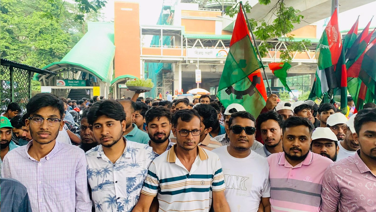 সরকারি বাঙলা কলেজ ছাত্রদলের নেতাকর্মীরা। ছবি : কালবেলা