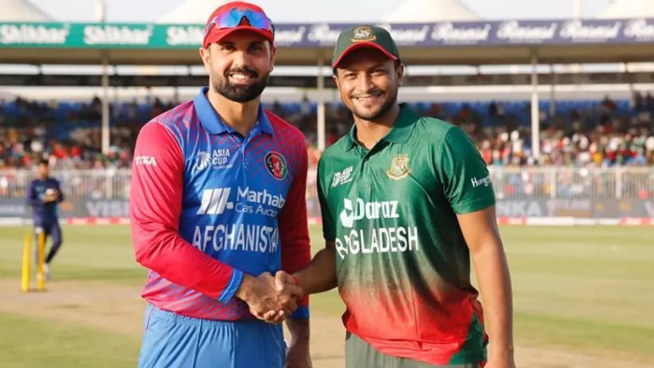 মোহাম্মদ নবী ও সাকিব আল হাসান। ছবি : সংগৃহীত