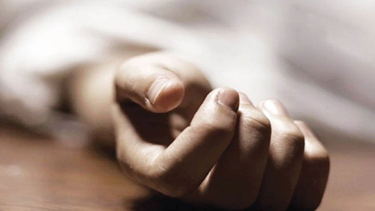 রাজধানীর একটি বাসা থেকে স্বামী-স্ত্রীর মরদেহ উদ্ধার। প্রতীকী ছবি