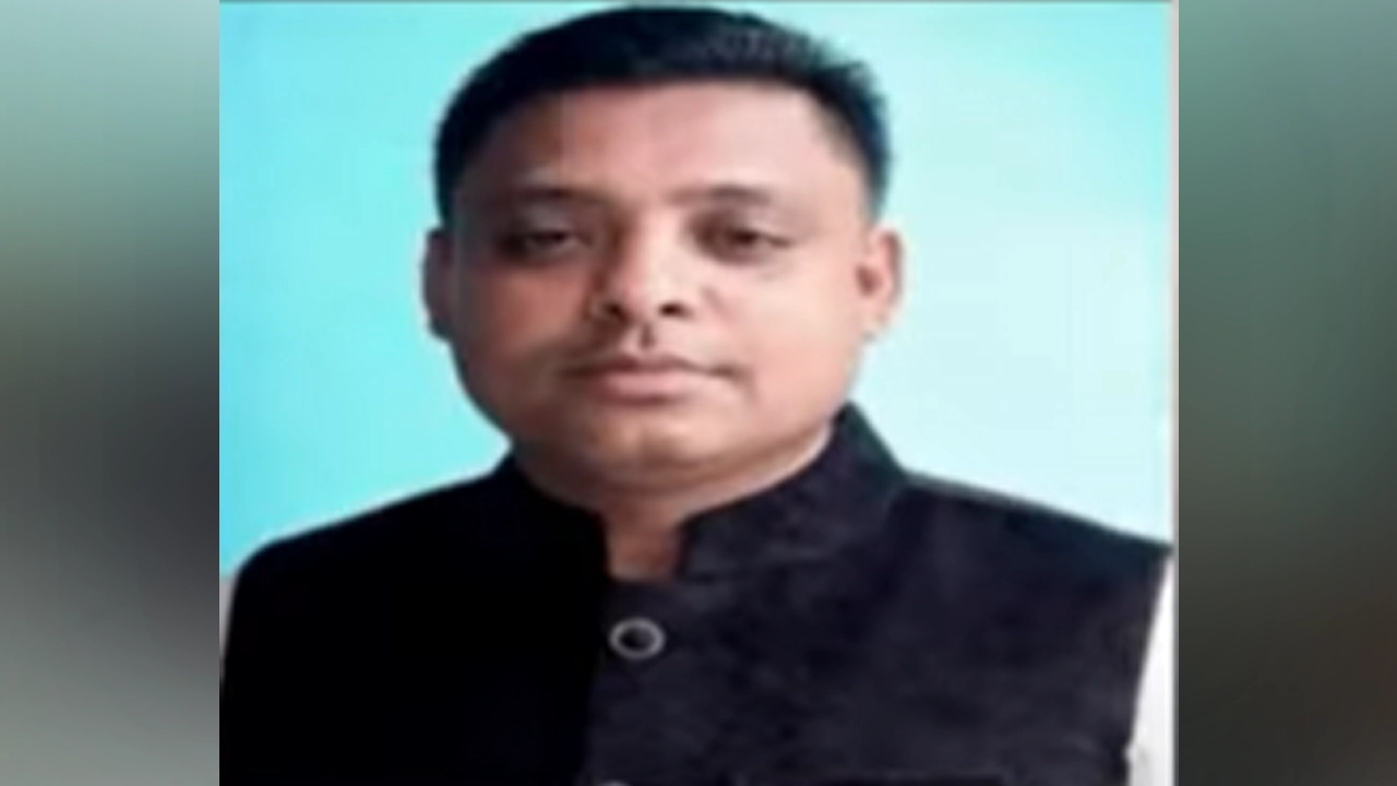 তেরখাদা উপজেলার সাচিয়াদহ ইউপি চেয়ারম্যান বুলবুল আহমেদ। ছবি : কালবেলা