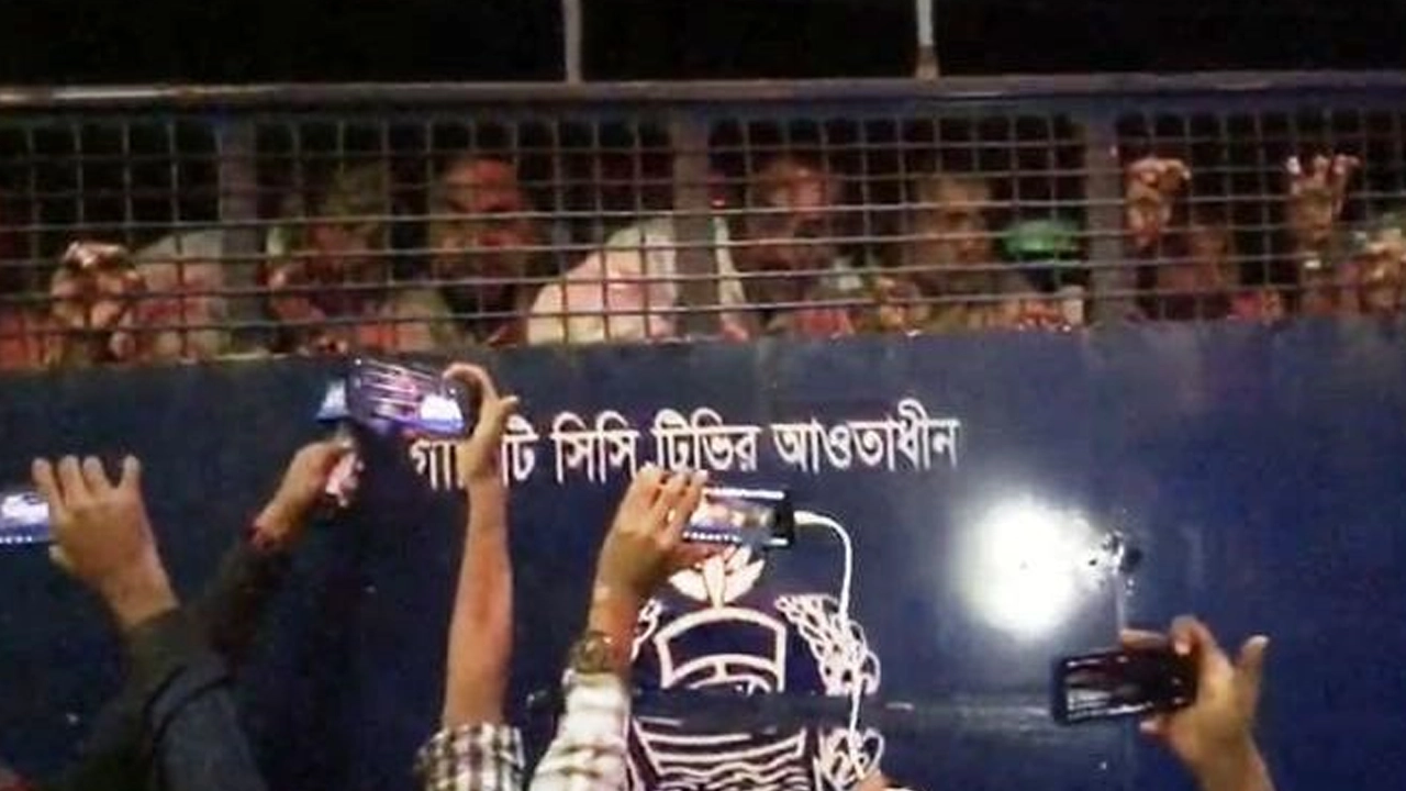 গ্রেপ্তার ইউপি সদস্যদের আদালতের মাধ্যমে কারাগারে পাঠানো হয়েছে। ছবি : কালবেলা
